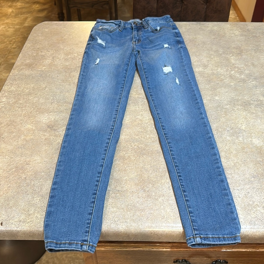 Women’s KanCan skinny jeans size 23 inseam measures about 28”